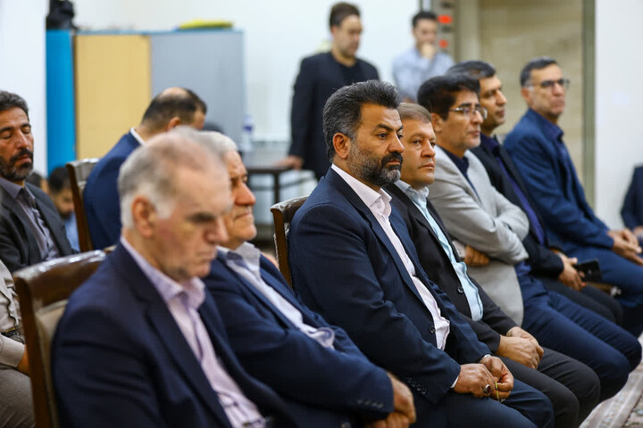 تصاویر / دیدار جمعی از فعالین اقتصادی، نمایندگان اصناف و بازاریان تبریز با  نماینده ولی‌فقیه در استان آذربایجان شرقی