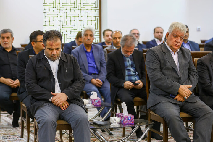 تصاویر / دیدار جمعی از فعالین اقتصادی، نمایندگان اصناف و بازاریان تبریز با  نماینده ولی‌فقیه در استان آذربایجان شرقی