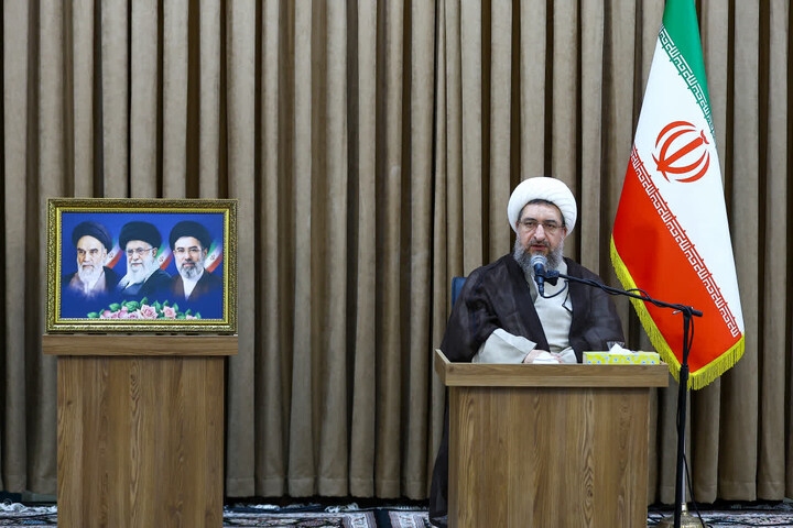 تصاویر / دیدار جمعی از فعالین اقتصادی، نمایندگان اصناف و بازاریان تبریز با  نماینده ولی‌فقیه در استان آذربایجان شرقی