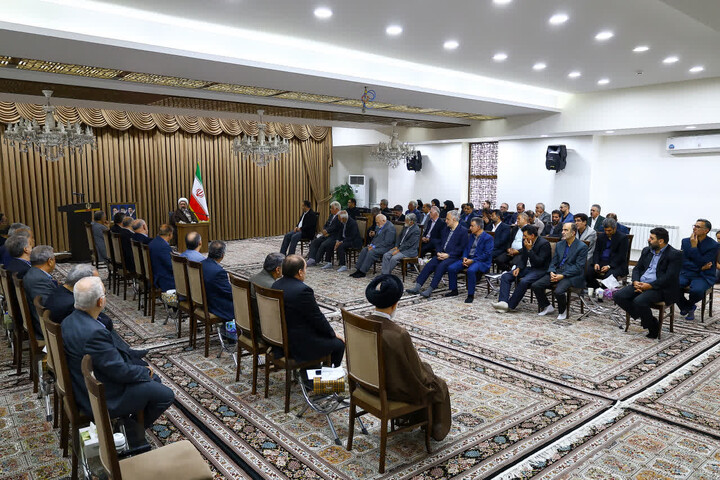 تصاویر / دیدار جمعی از فعالین اقتصادی، نمایندگان اصناف و بازاریان تبریز با  نماینده ولی‌فقیه در استان آذربایجان شرقی
