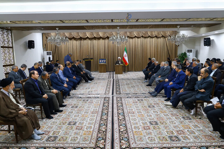 تصاویر / دیدار جمعی از فعالین اقتصادی، نمایندگان اصناف و بازاریان تبریز با  نماینده ولی‌فقیه در استان آذربایجان شرقی