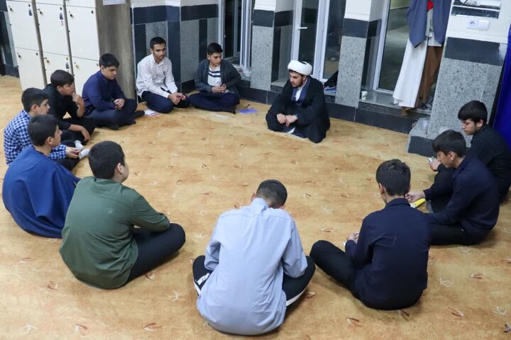 تصاویر/ حلقه های معرفتی و بصیرتی طلاب جدیدالورود مدارس علمیه استان آذربایجان غربی