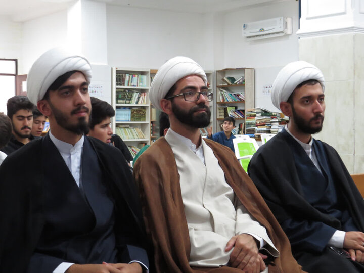تصاویر/ اختتامیه دوره تابستانی مکالمه عربی طلاب پایه دوم مدرسه علمیه امام خمینی (ره) خوی