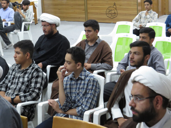 تصاویر/ اختتامیه دوره تابستانی مکالمه عربی طلاب پایه دوم مدرسه علمیه امام خمینی (ره) خوی
