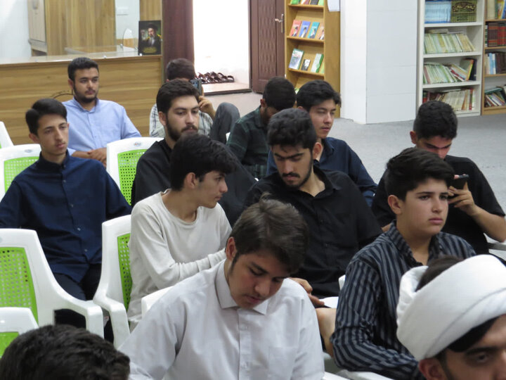 تصاویر/ اختتامیه دوره تابستانی مکالمه عربی طلاب پایه دوم مدرسه علمیه امام خمینی (ره) خوی