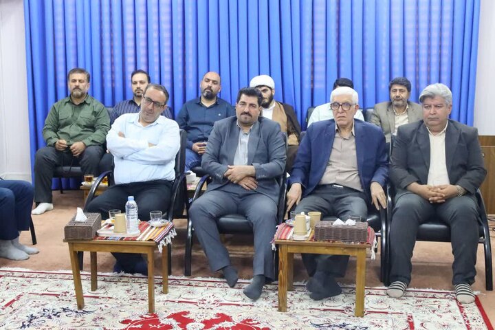 تصاویر/ دیدار اعضای بسیج اصناف و انجمن اسلامی بازار ساری با نماینده ولی فقیه در مازندران