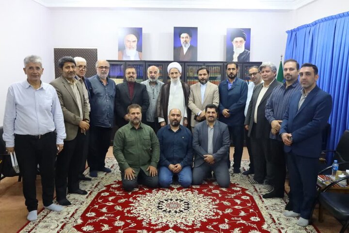 تصاویر/ دیدار اعضای بسیج اصناف و انجمن اسلامی بازار ساری با نماینده ولی فقیه در مازندران