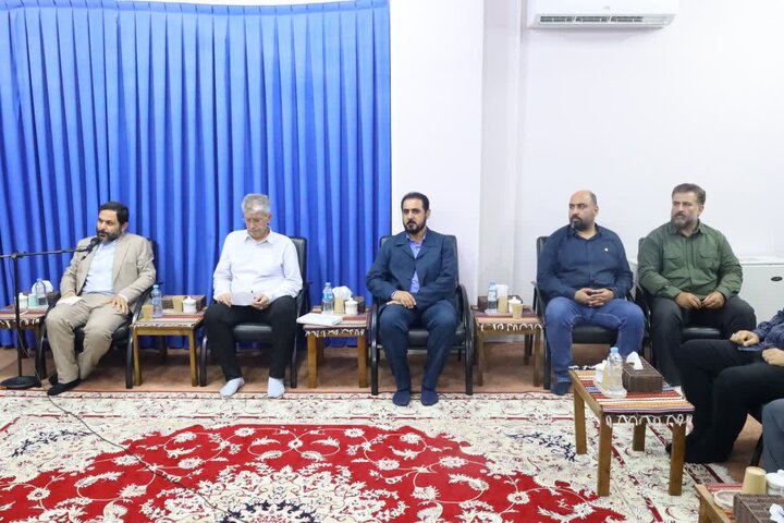 تصاویر/ دیدار اعضای بسیج اصناف و انجمن اسلامی بازار ساری با نماینده ولی فقیه در مازندران
