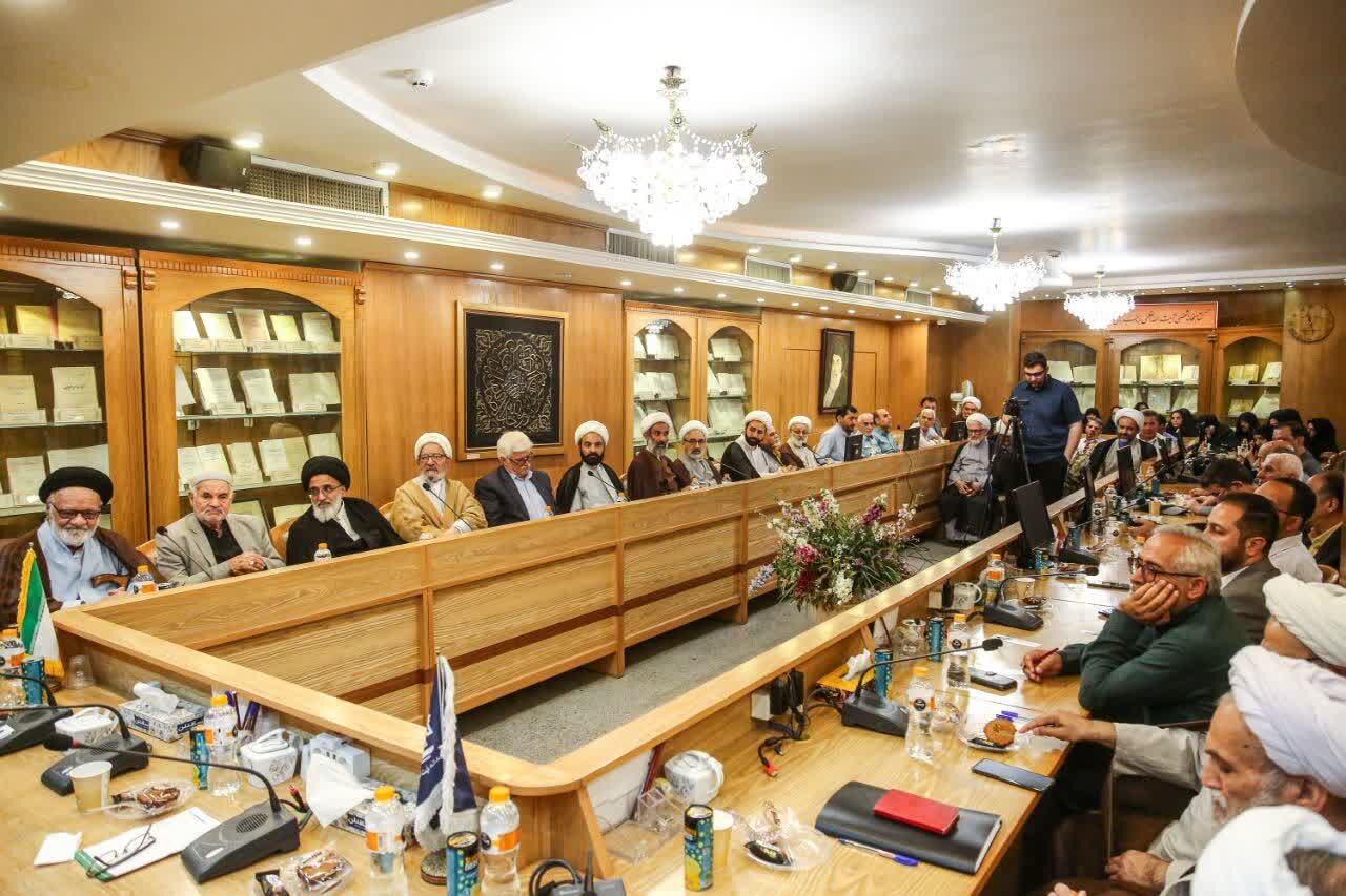 از شصت سال خدمات ارزنده استاد ابوالفضل عرب زاده در حوزه کتاب تجلیل شد