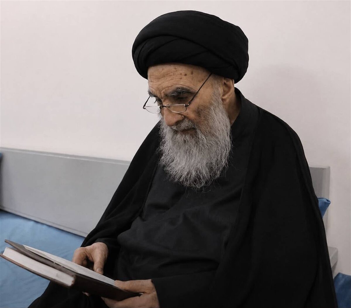 أحدث صورة للمرجع الديني الأعلى السيد السيستاني