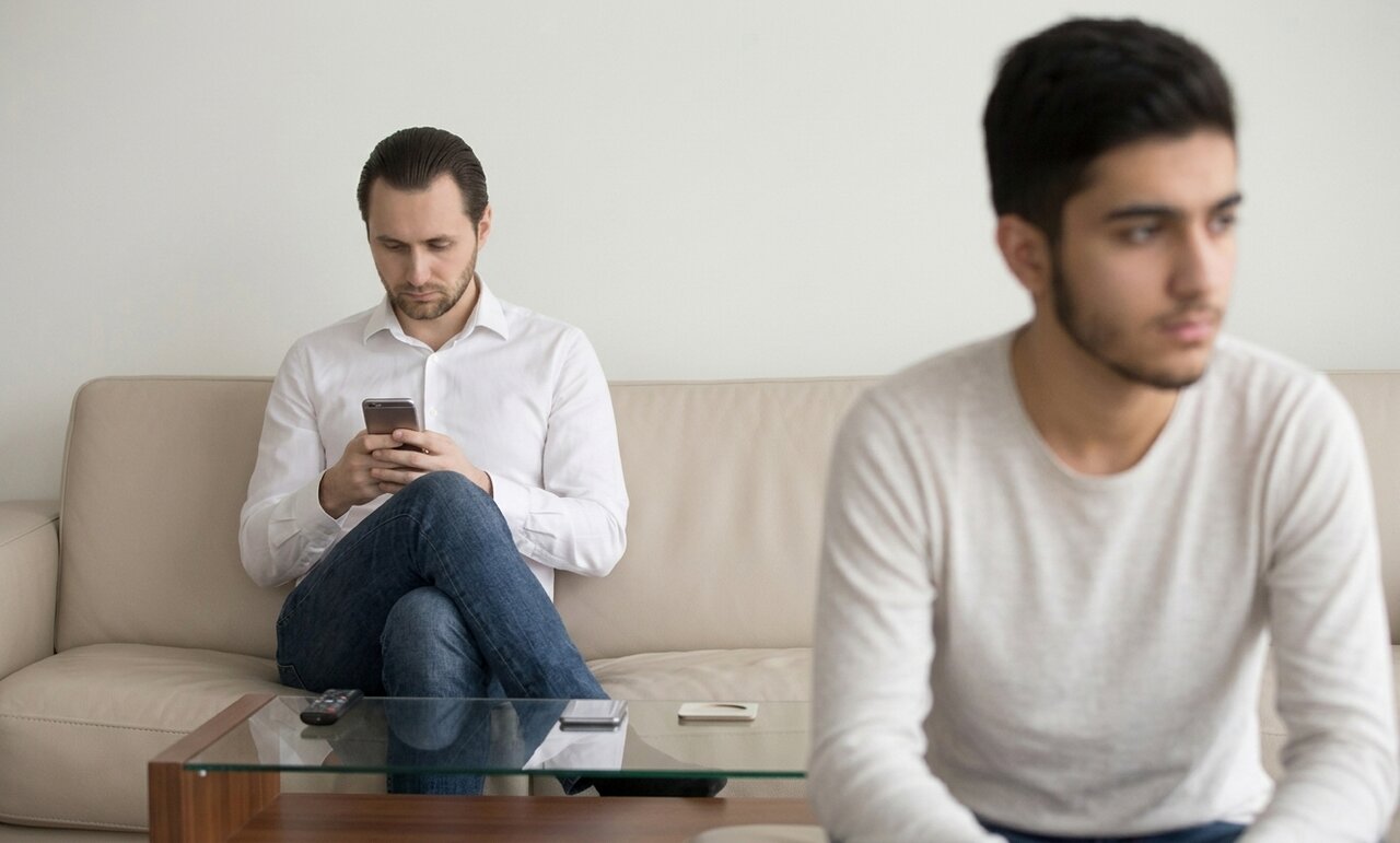 چگونه با طرد و رفتار سرد اطرافیان برخورد کنیم؟