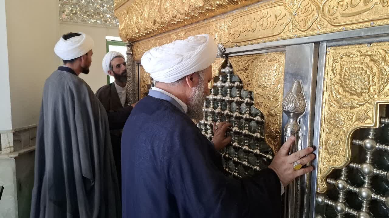 حوزه/ اردوی یک روزه علمی فرهنگی  وفریحی امامان جماعت مساجد آران وبیدگل به اتفاق خانواده هایشان درمدرسه علمیه حضرت ولیعصر(عج) قمصربرگزار شد. 