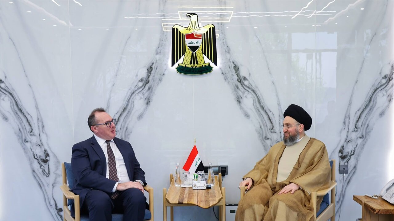 السيد الحكيم للقائم بالأعمال الأمريكي: سلاح الفصائل يجب أن يُسلم لهيئة الحشد