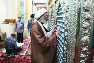 تصاویر / حضور دبیر شورای عالی انقلاب فرهنگی در مرقد آیت الله بهاری
