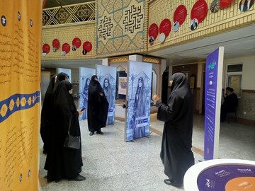 بازدید مسئولان قرارگاه نوجوانان اداره کل تبلیغات اسلامی استان قم از نمایشگاه «بانوی ایرانی»