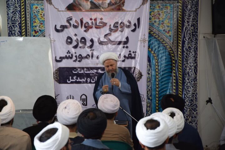 تصاویر/ اردوی علمی، آموزشی و تفریحی ائمه جماعت مساجدشهرستان آران و بیدگل در قمصر