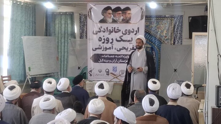 تصاویر/ اردوی علمی، آموزشی و تفریحی ائمه جماعت مساجدشهرستان آران و بیدگل در قمصر