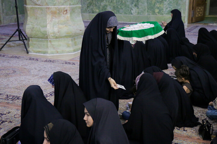 تصاویر/ آیین غبارروبی حرم مطهر حضرت فاطمه معصومه سلام‌الله‌علیها به مناسبت گرامیداشت روز خبرنگار