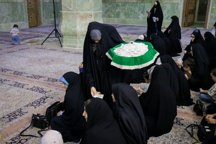 تصاویر/ آیین غبارروبی حرم مطهر حضرت فاطمه معصومه سلام‌الله‌علیها به مناسبت گرامیداشت روز خبرنگار