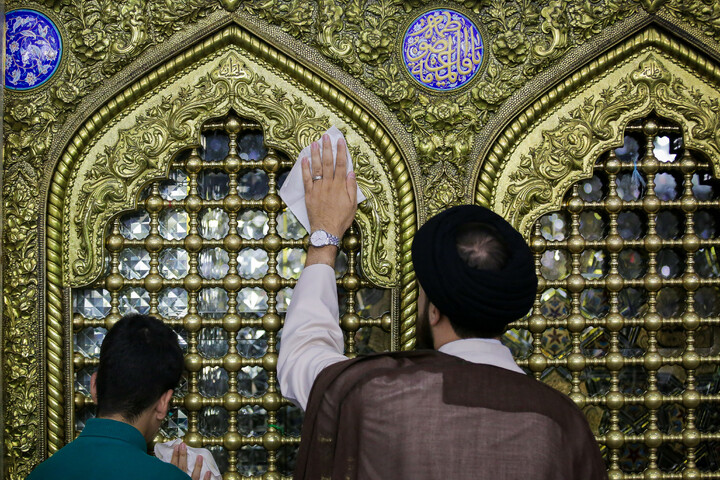 تصاویر/ آیین غبارروبی حرم مطهر حضرت فاطمه معصومه سلام‌الله‌علیها به مناسبت گرامیداشت روز خبرنگار