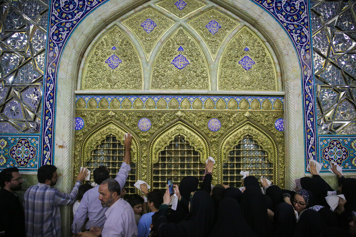 تصاویر/ آیین غبارروبی حرم مطهر حضرت فاطمه معصومه سلام‌الله‌علیها به مناسبت گرامیداشت روز خبرنگار