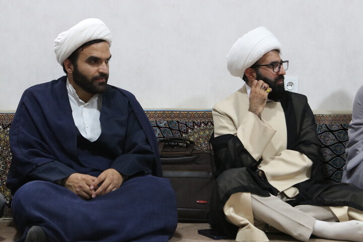 تصاویر/ نشست صمیمی کادر حوزه علمیه همدان با قائم مقام حوزه علمیه همدان