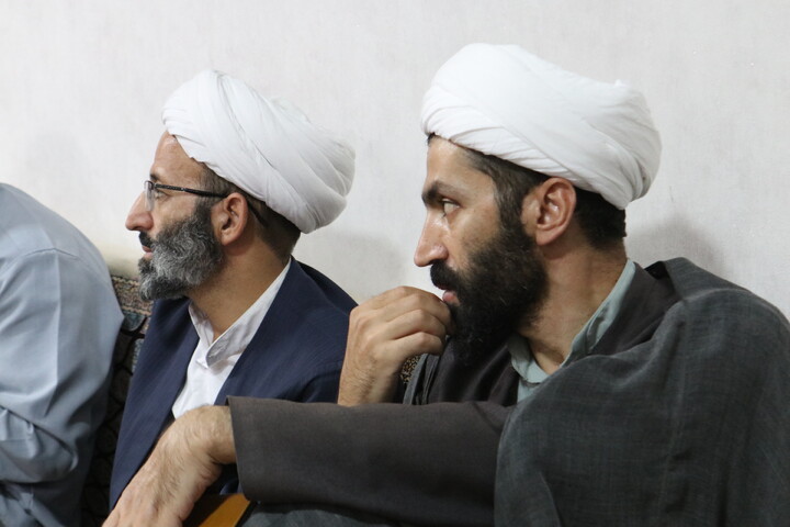 تصاویر/ نشست صمیمی کادر حوزه علمیه همدان با قائم مقام حوزه علمیه همدان