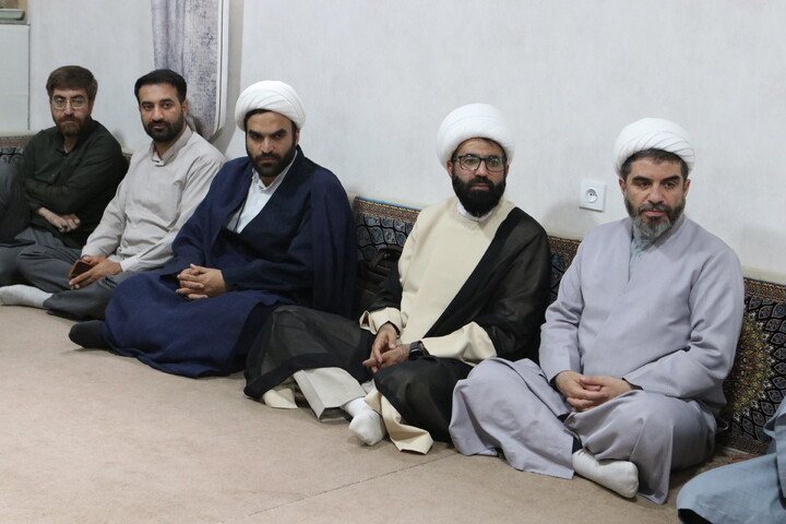 تصاویر/ نشست صمیمی کادر حوزه علمیه همدان با قائم مقام حوزه علمیه همدان