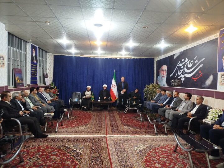 تصاویر عطرافشانی قبور مطهر شهدا در نورآباد