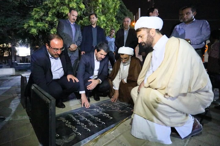 تصاویر / حضور دبیر شورای عالی انقلاب فرهنگی در مرقد آیت الله بهاری