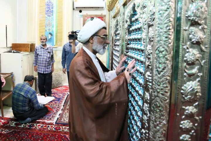 تصاویر / حضور دبیر شورای عالی انقلاب فرهنگی در مرقد آیت الله بهاری