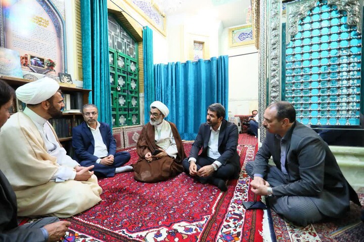 تصاویر / حضور دبیر شورای عالی انقلاب فرهنگی در مرقد آیت الله بهاری