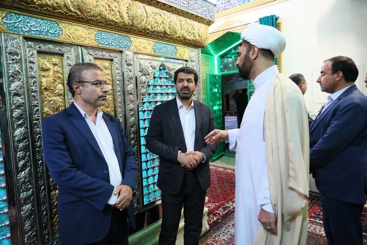 تصاویر / حضور دبیر شورای عالی انقلاب فرهنگی در مرقد آیت الله بهاری