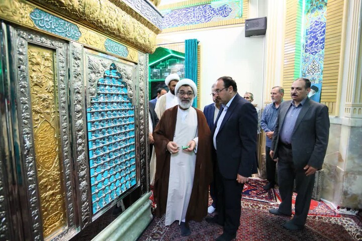 تصاویر / حضور دبیر شورای عالی انقلاب فرهنگی در مرقد آیت الله بهاری