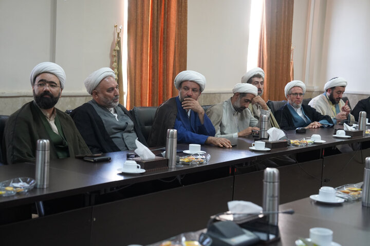 تصاویر /  تجلیل وتقدیر  از روحانی ایثارگر دفاع مقدس