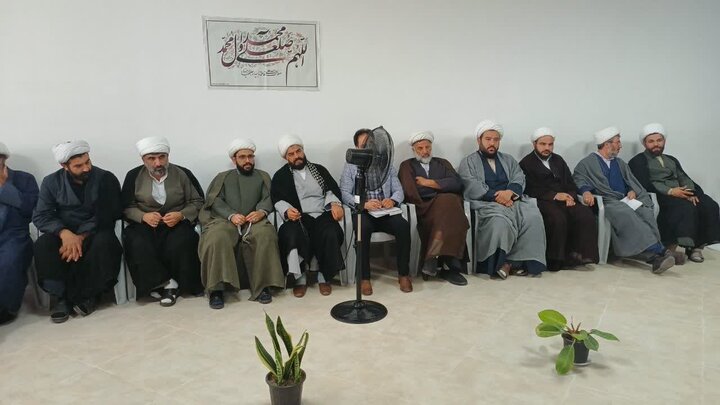 تصاویر/هم‌اندیشی دبیر ستاد امر به معروف استان مرکزی با طلاب و روحانیون شهرستان زرندیه