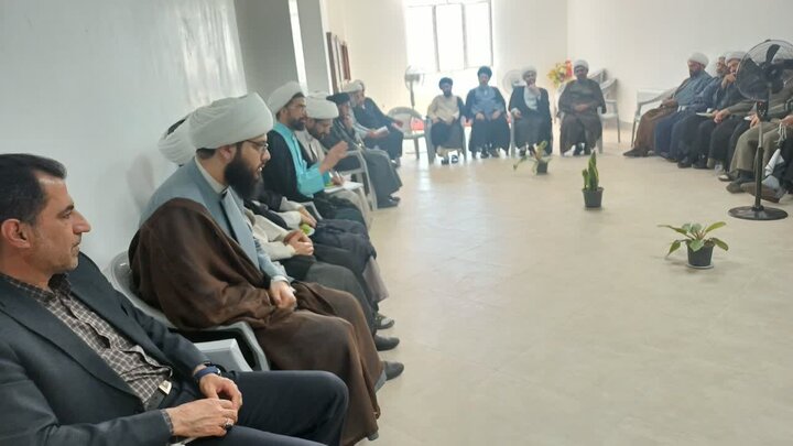 تصاویر/هم‌اندیشی دبیر ستاد امر به معروف استان مرکزی با طلاب و روحانیون شهرستان زرندیه