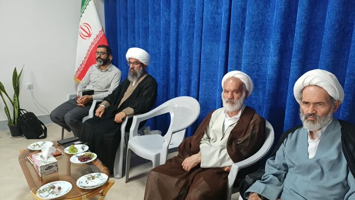 تصاویر/هم‌اندیشی دبیر ستاد امر به معروف استان مرکزی با طلاب و روحانیون شهرستان زرندیه