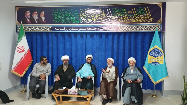 تصاویر/هم‌اندیشی دبیر ستاد امر به معروف استان مرکزی با طلاب و روحانیون شهرستان زرندیه