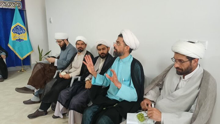 تصاویر/هم‌اندیشی دبیر ستاد امر به معروف استان مرکزی با طلاب و روحانیون شهرستان زرندیه