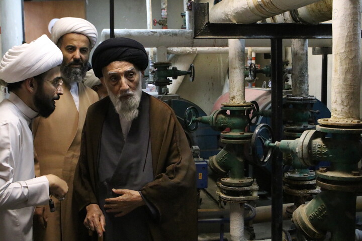 تصاویر/ بازدید آیت‌ الله موسوی اصفهانی و معاونین حوزه علمیه همدان از کتابخانه آیت‌ الله آخوند(ره)
