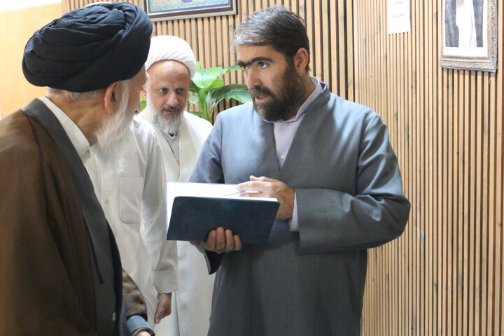 تصاویر/ بازدید آیت‌ الله موسوی اصفهانی و معاونین حوزه علمیه همدان از کتابخانه آیت‌ الله آخوند(ره)