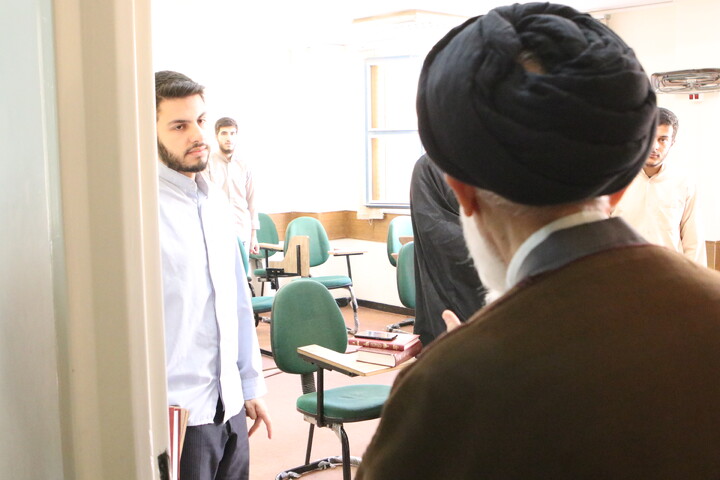 تصاویر/ بازدید آیت‌ الله موسوی اصفهانی و معاونین حوزه علمیه همدان از کتابخانه آیت‌ الله آخوند(ره)