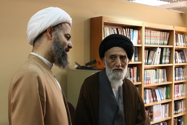 تصاویر/ بازدید آیت‌ الله موسوی اصفهانی و معاونین حوزه علمیه همدان از کتابخانه آیت‌ الله آخوند(ره)