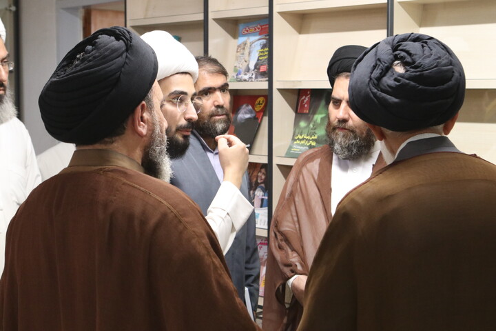 تصاویر/ بازدید آیت‌ الله موسوی اصفهانی و معاونین حوزه علمیه همدان از کتابخانه آیت‌ الله آخوند(ره)