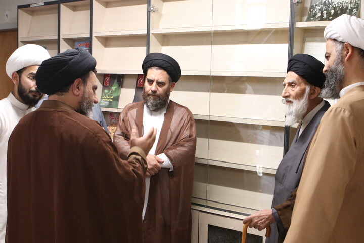 تصاویر/ بازدید آیت‌ الله موسوی اصفهانی و معاونین حوزه علمیه همدان از کتابخانه آیت‌ الله آخوند(ره)