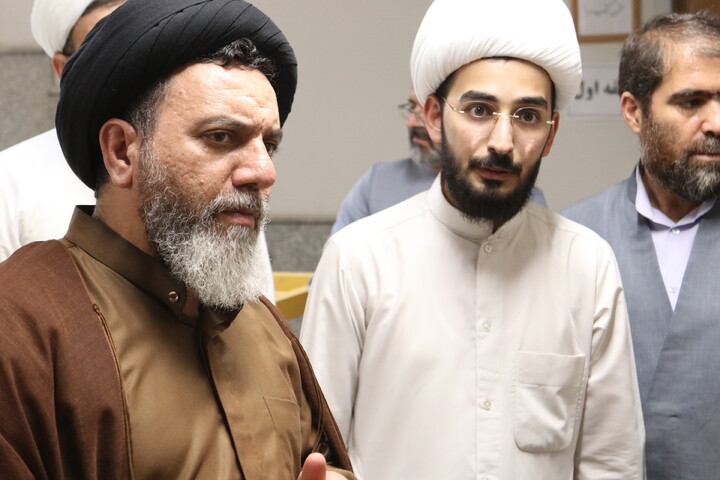 تصاویر/ بازدید آیت‌ الله موسوی اصفهانی و معاونین حوزه علمیه همدان از کتابخانه آیت‌ الله آخوند(ره)
