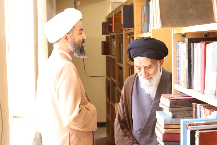 تصاویر/ بازدید آیت‌ الله موسوی اصفهانی و معاونین حوزه علمیه همدان از کتابخانه آیت‌ الله آخوند(ره)
