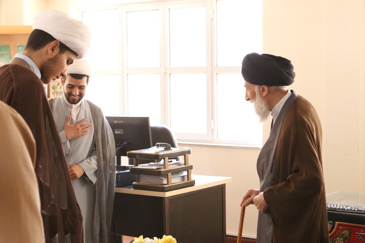 تصاویر/ بازدید آیت‌ الله موسوی اصفهانی و معاونین حوزه علمیه همدان از کتابخانه آیت‌ الله آخوند(ره)
