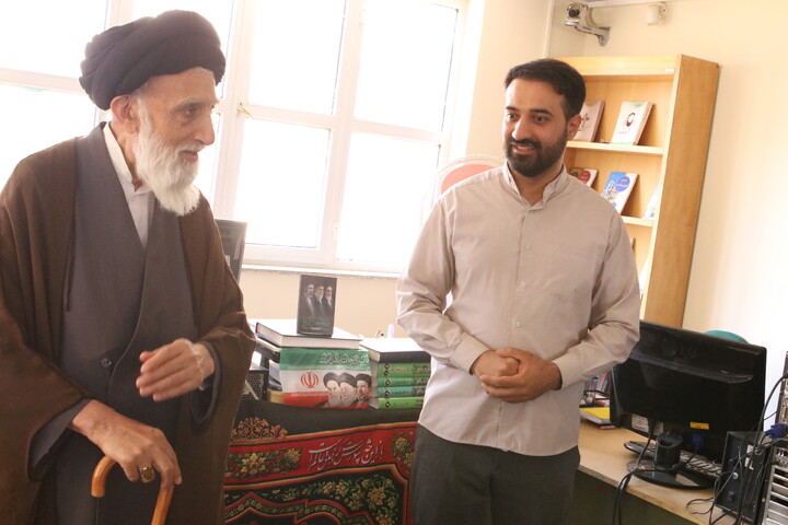 تصاویر/ بازدید آیت‌ الله موسوی اصفهانی و معاونین حوزه علمیه همدان از کتابخانه آیت‌ الله آخوند(ره)